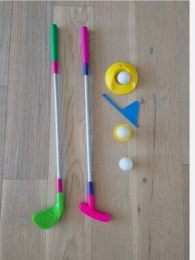 Girls Toddler Kids Golf Clubs Set 3 balls Tee Hole AS IS read